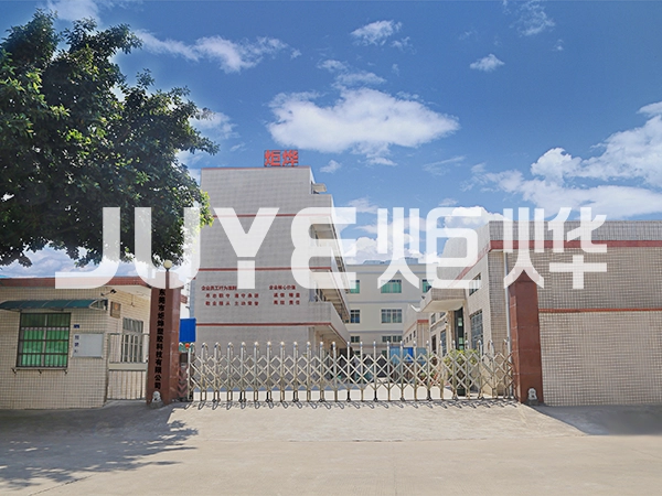 Giới thiệu TPE đàn hồi nhiệt dẻo: TPE (Thermoplastic Elastomer) là một loại vật liệu có độ đàn hồi cao, độ bền cao, khả năng phục hồi cao như cao su, đồng thời có đặc điểm có thể gia công bằng phương pháp ép phun. Có tính thân thiện với môi trường, không độc hại, an toàn, phạm vi độ cứng rộng, có khả năng tạo màu tốt